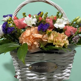 Композиция в корзине «Настроение» от интернет-магазина «Цветочная фея» в Орске