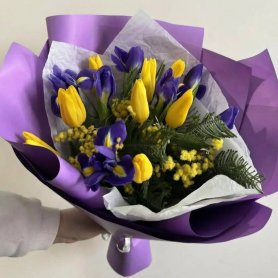 Сборный букет «Сюрприз весны»  от интернет-магазина «Цветочная фея» в Орске